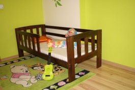 Postel z masivu 160x70 cm Amálka ořech+matrace+prostěradlo