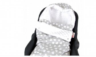 Zavinovací deka do autosedačky bílá-srdíčka