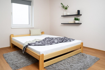 Postel z masivu Halle 120 x 200 cm + matrace Optimal 10 cm + rošt ZDARMA