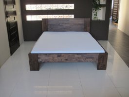 Posteľ LK4 180x200 cm - bukový masív o sile 4 cm + rošt ZADARMO