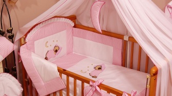 Luxusní vyšívaná sada do postýlky 3-dílná model 511