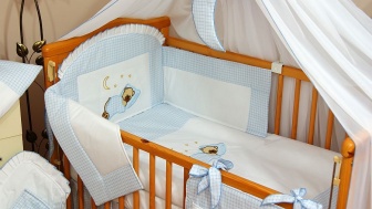 Luxusní vyšívaná sada do postýlky 3-dílná model 512