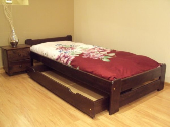 Zvýšená postel Halle 90x200 cm - Ořech + matrace Super-flex + rošt