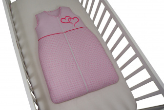 Postýlka + 15-ti dílná luxusní vyšívaná sada dvě srdíčka -růžová