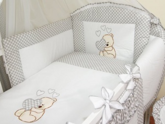 Luxusní vyšívaná sada do postýlky 3-dílná model šedé srdíčko