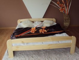 Postel z masivu Syntia 80 x 200 cm borovice