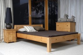 Postel Viktorka 140x200 cm olše - masiv borovice + matrace Medical